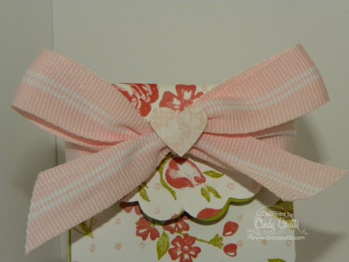 Valentines Day Scallop Treat Box Ribbon Detail